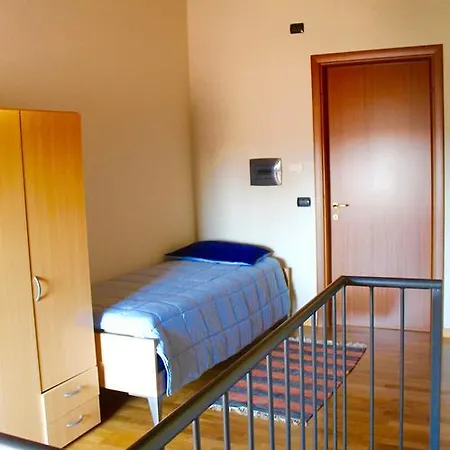 Guest House Mariano Comense דירה *